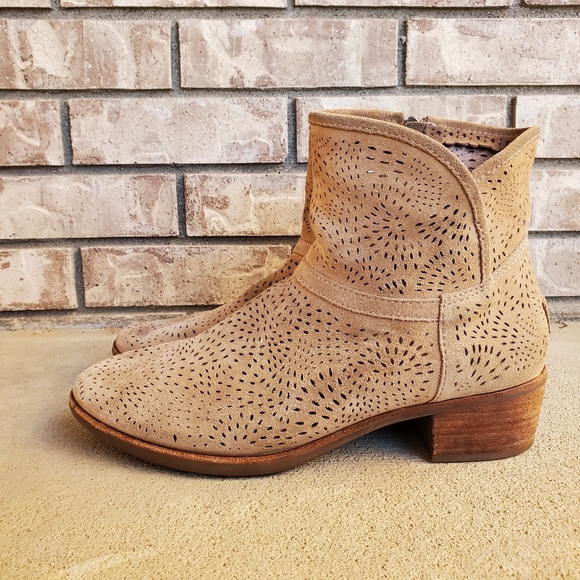 UGG Darling Seaweed perforated suede ankle women's boots 1007142 - Picture 2 of 16